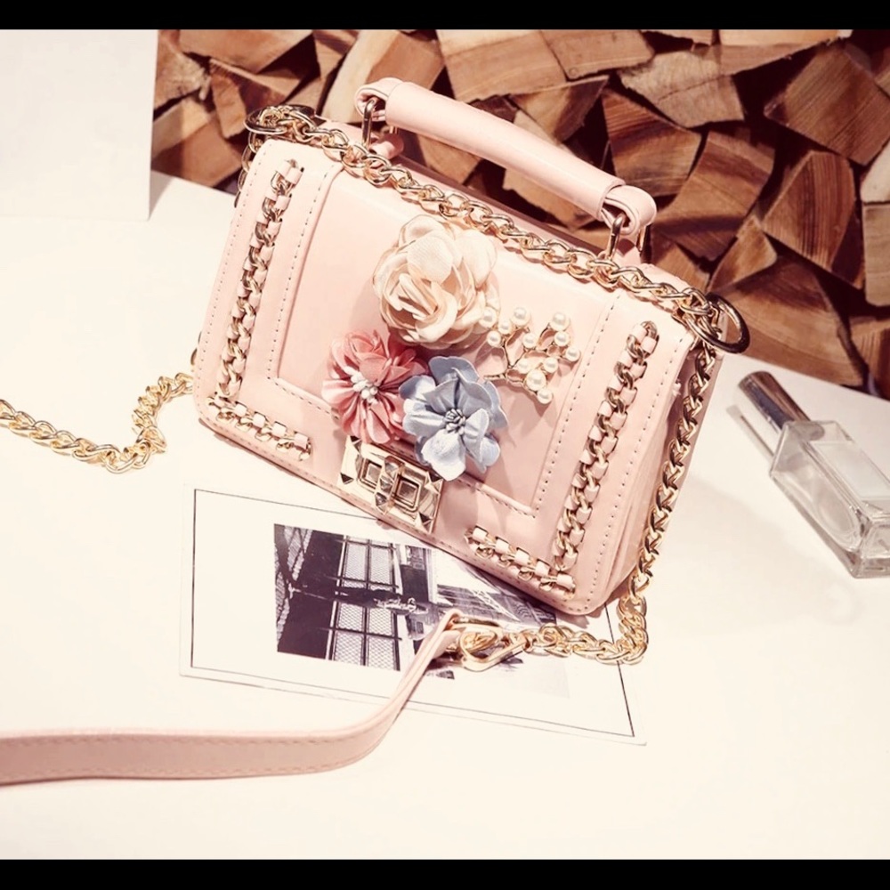 The cutest little crossbody purse 👛* 💝